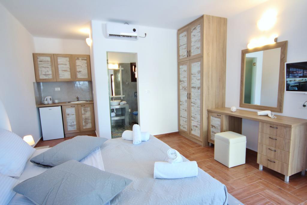 Ifestos Villa Fira  Esterno foto